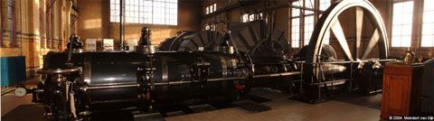 panorama met werkende machines 